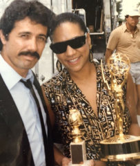 Edward James Olmos and Olivia Brown holding the awards Golden Globe and Emmy.